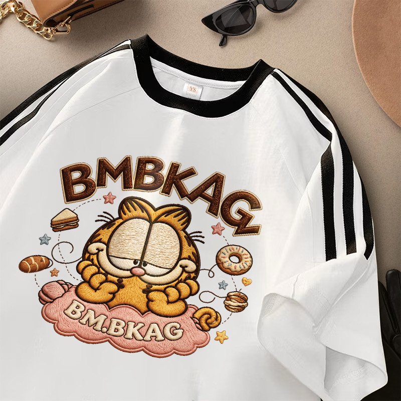 YS Buyer Kaos Unisex Lengan Pendek Garis Tiga Oversize Motif Cozy Cat Bakery Korean Style Bahan Cott