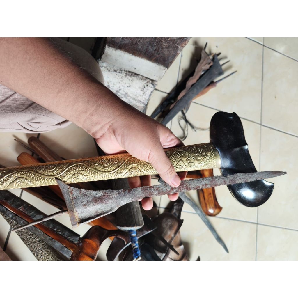 Keris Lurus Sepuh Kuno Warangka Ladrang Surakarta Solo Pendok Kuningan Ukir Naga Asli Dusun