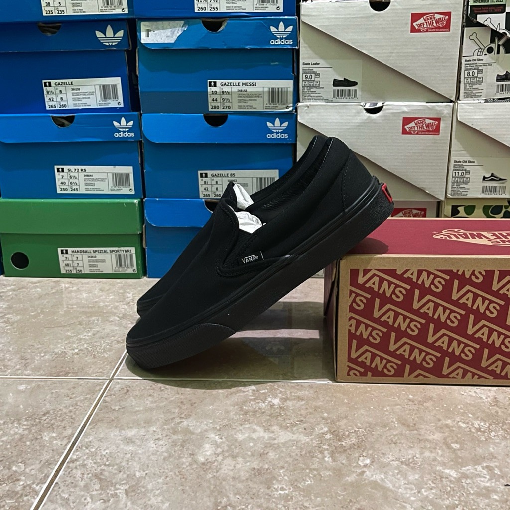 Vans slip on classic black black (Resmi PT NAVYA)
