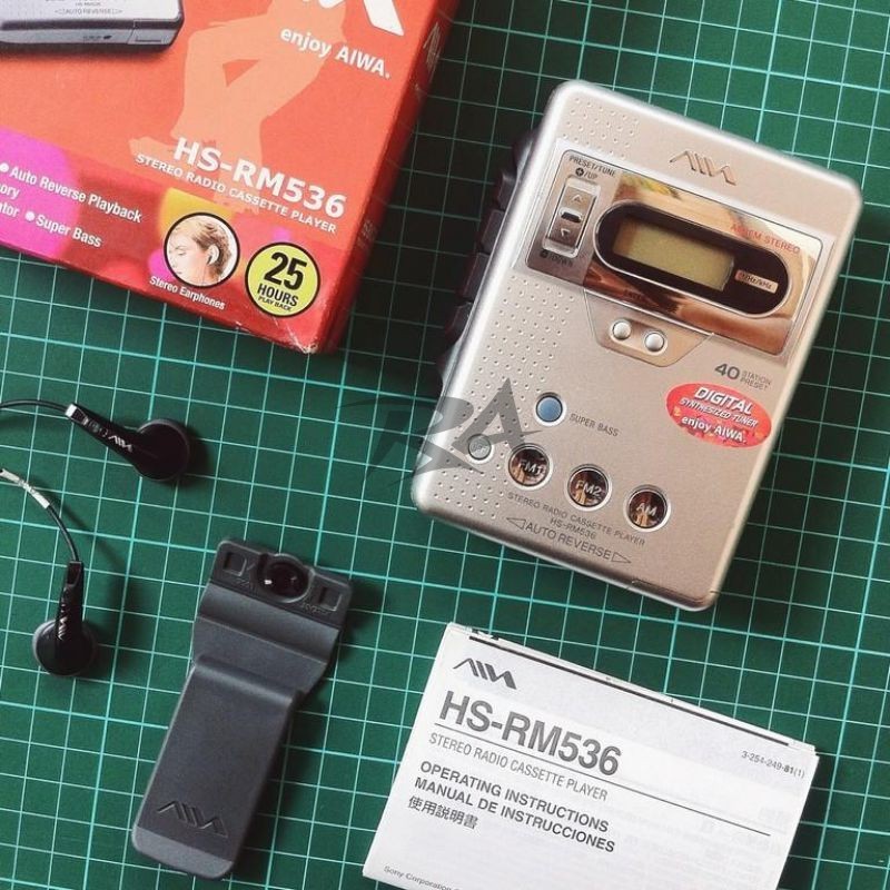 III VINTAGE WALKMAN AIWA RM 536 STEREO RADIO AM FM CASSETTE PLAYER KASET JADUL AUTO REVERSE SUPER BA