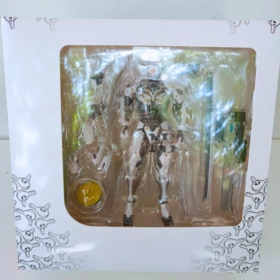 Revoltech Raiden Metal Gear Rising : Revengeance White Armor Ver.