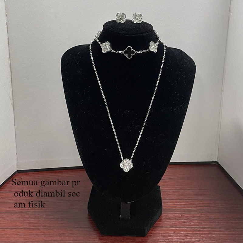 Set tiga potong perhiasan wanita semanggi empat daun titanium vintage (anting-anting + kalung + gela