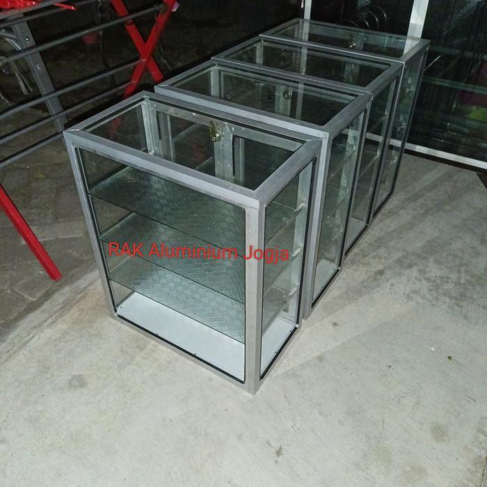 Etalase Kotak Rokok