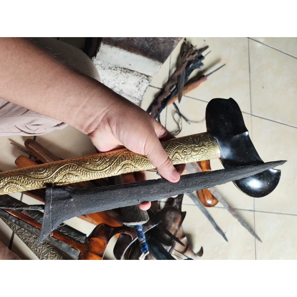 Keris Lurus Sepuh Kuno Warangka Ladrang Surakarta Solo Pendok Kuningan Ukir Naga Mewah