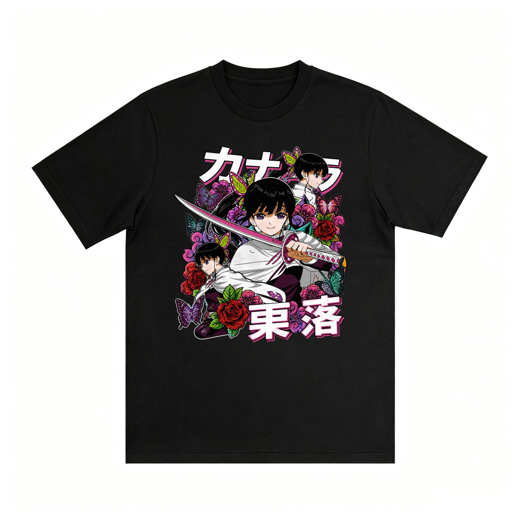 Kaos T‑shirt Kimetsu no Yaiba Karakter Kanao Tsuyuri Pose Bertarung Memegang Pedang Nichirin Dikelil