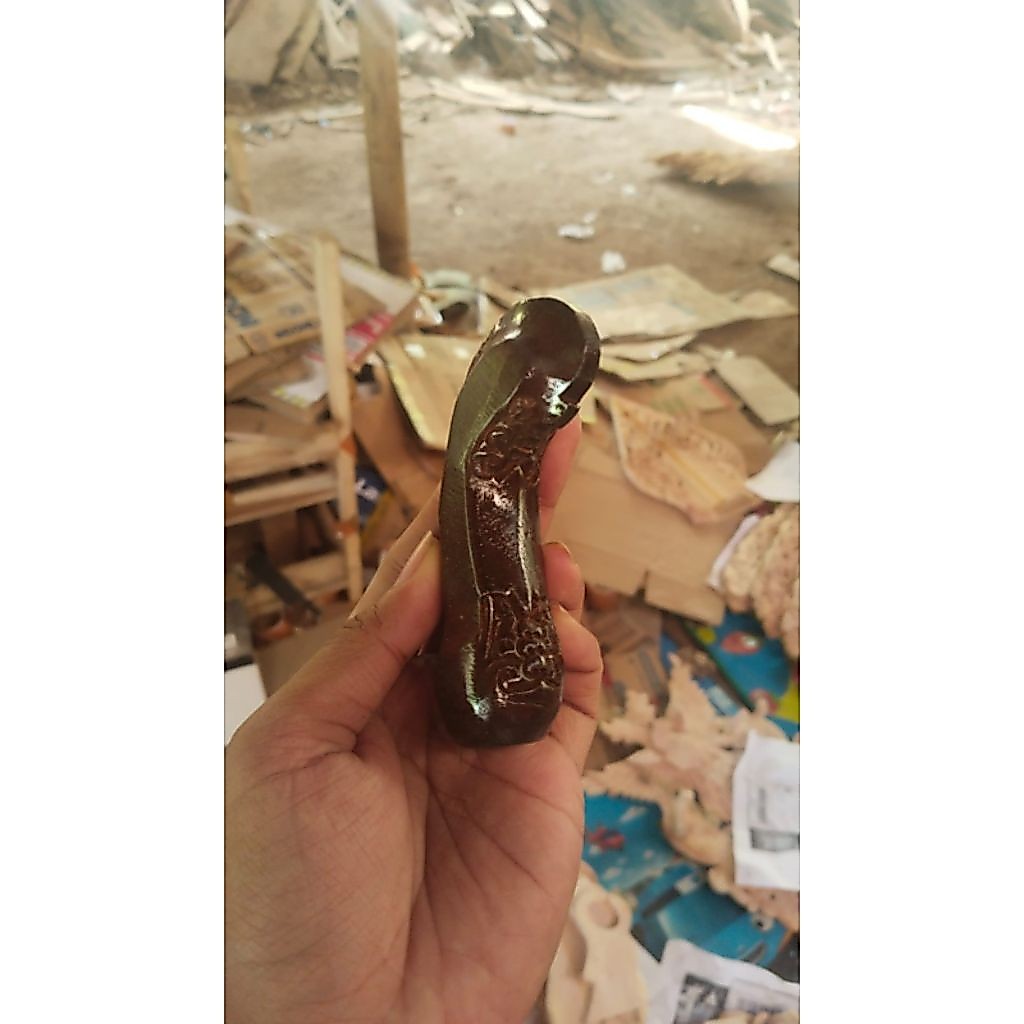 Deder Keris Bahan Kayu Ukir Klasik