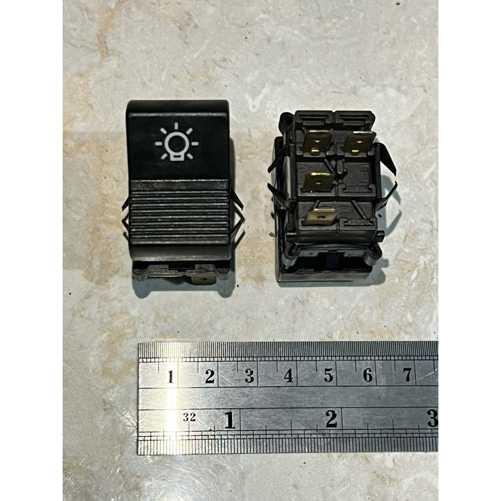 SAKLAR SWITCH LAMPU ON OFF  SKUN SOKET 4 SEMUA MOBIL UNIVERSAL ORIGINAL ASLI