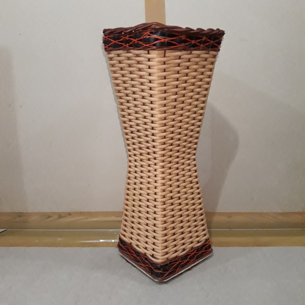 Vas bunga rotan // pot rotan sintetis