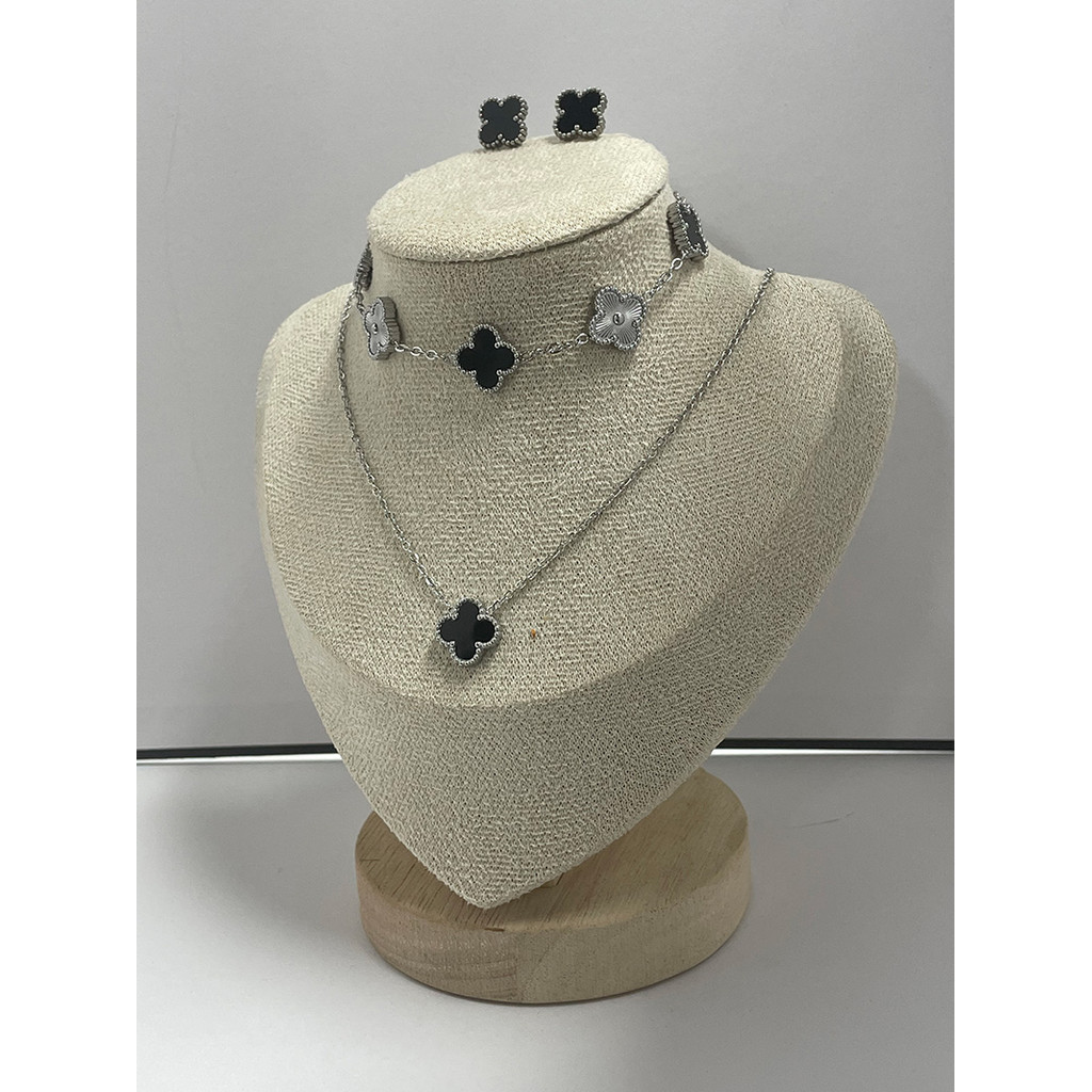 Set tiga potong perhiasan wanita semanggi empat daun titanium vintage (anting-anting + kalung + gela