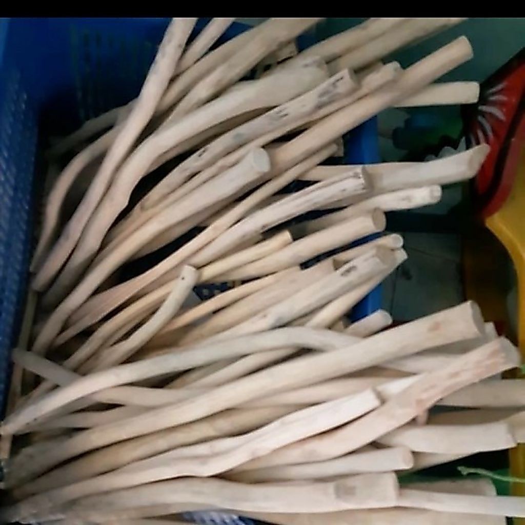 ranting kayu jati.  ranting kering untuk hiasan. ranting kayu dekorasi. kayu solid. kayu macrame. ka