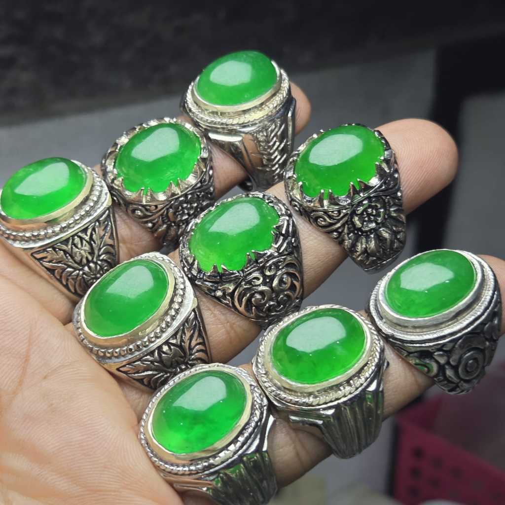 Cincin giok batu giok burma 16x12 / giok hijau kristal