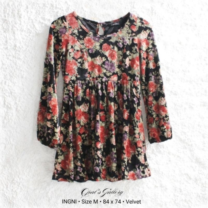 INGNI • Vintage Velvet Floral Mini Dress Lengan Semi Balon  Size M Polyester, Nylon
