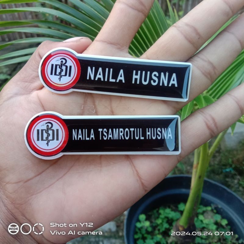 

Name Tag/ Nama Dada Dokter, Bidan, Perawat, Apoteker, dan Nakes