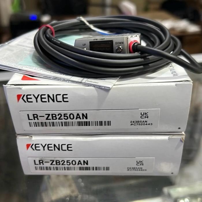 Keyence LR-ZB250AN Laser Sensor