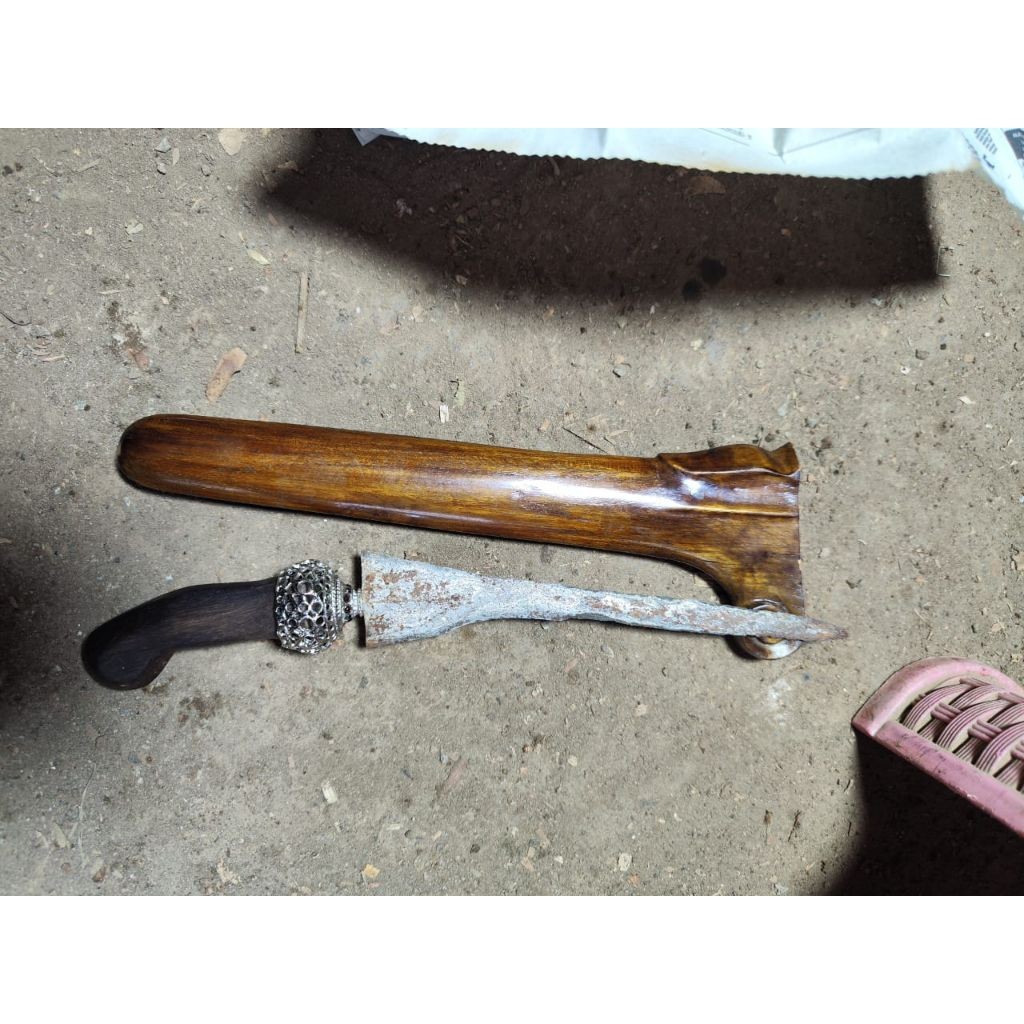 Keris Patrem Lurus Sepuh Kuno Warangka Ladrang Cirebon Pusaka Kecil Asli Tua Bawaan Dusun