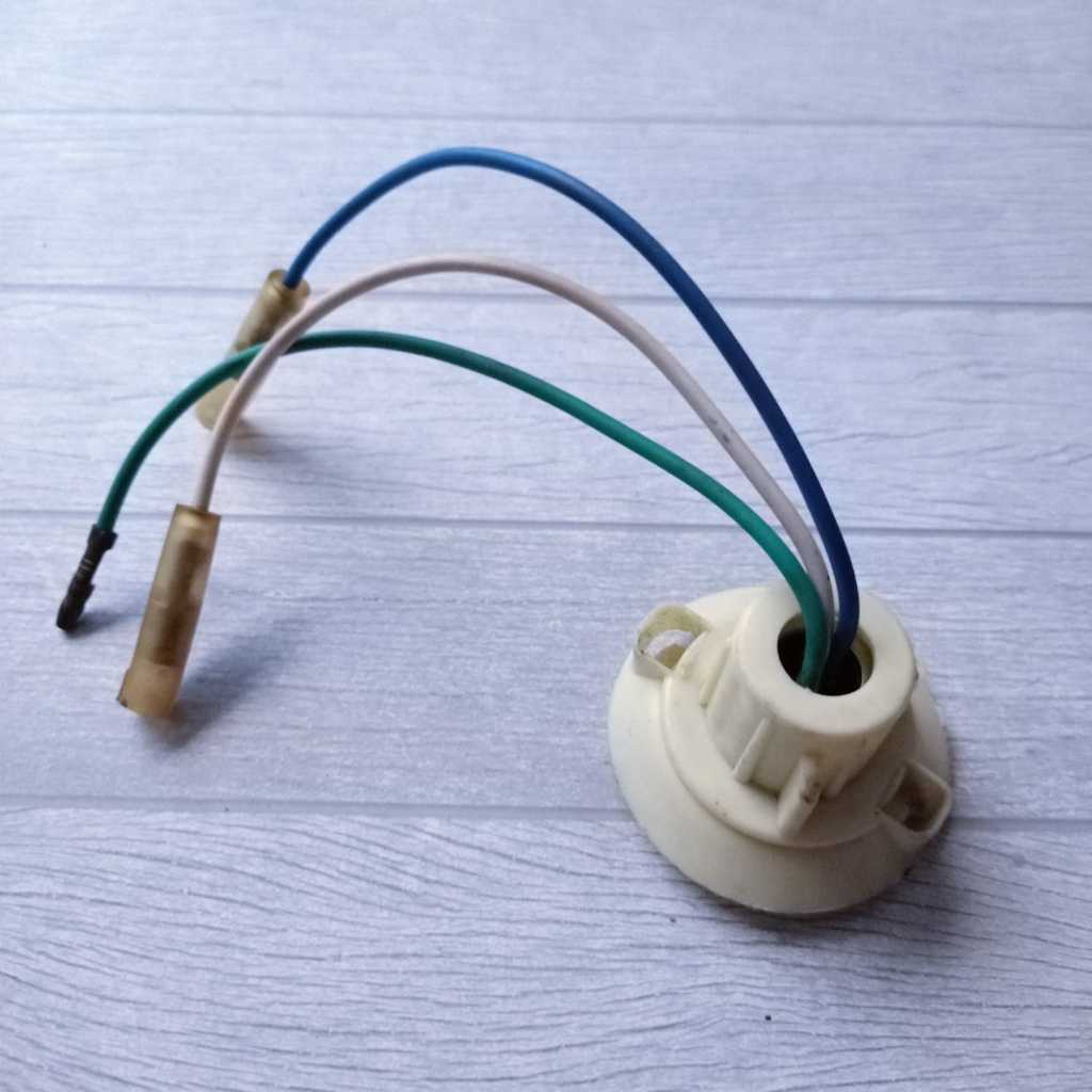 NOS/SOCKET KABEL LAMPU  DEPAN KAKI 3 HONDA GL-100 CB-100 WIN