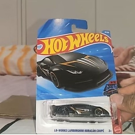 Hotwheels Lamborghini Huracan Coupe lbwk hitam