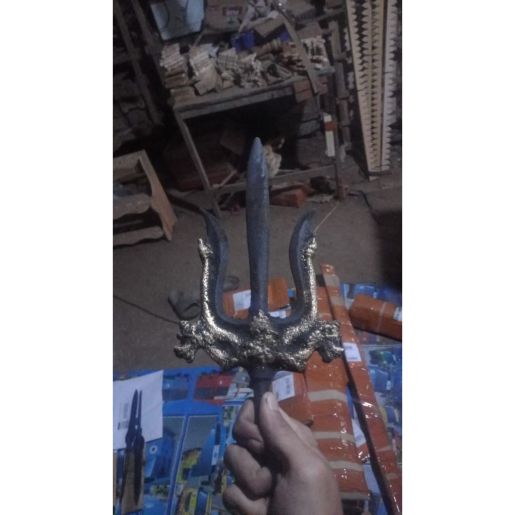 Mata Tombk Trisla Bahan Besi Ukir Naga Kuningan Cenderamata
