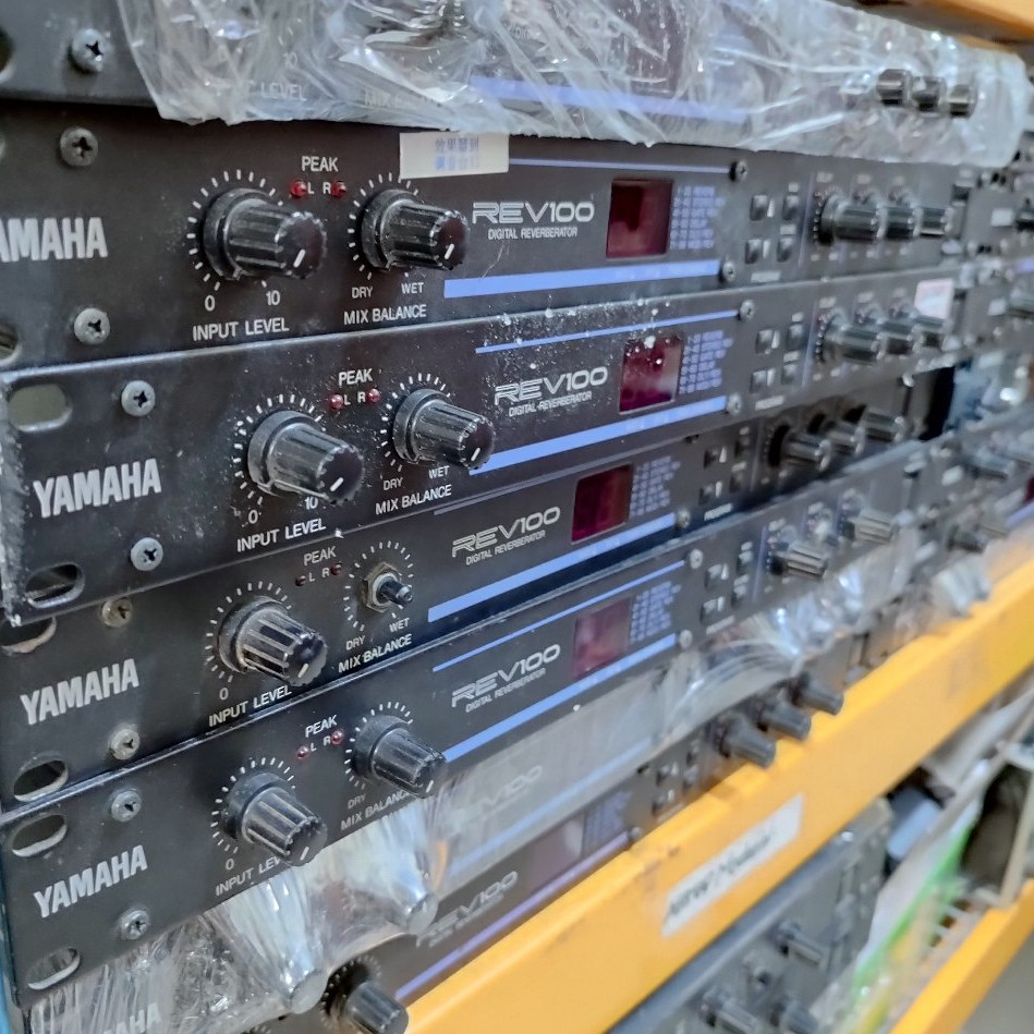 Effect Vocal YAMAHA REV100  Made in JAPAN ORIGINAL ( BEKAS SEPERTI BARU )