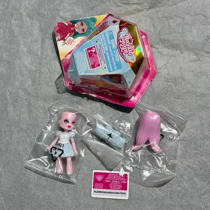 Spot Genuine Royale High Action Figure Fashion Game DLC Code Toy Set Gift Collection