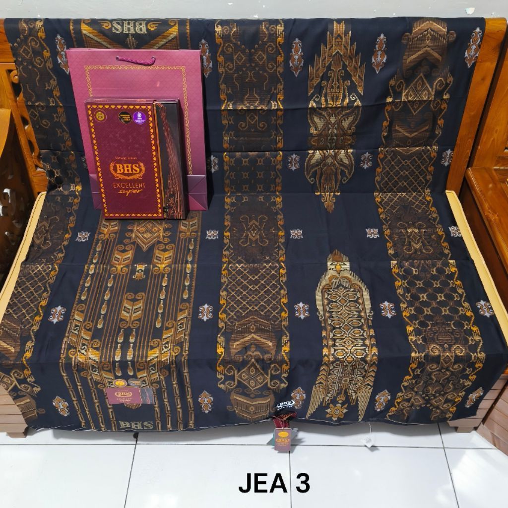 SARUNG BHS EXCELLENT & AVANT GRADE GOLD & SILVER MOTIF JACQUARD