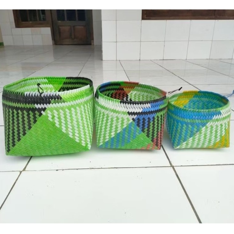 Besek saringan cuci beras/wadah peniris anyaman plastik