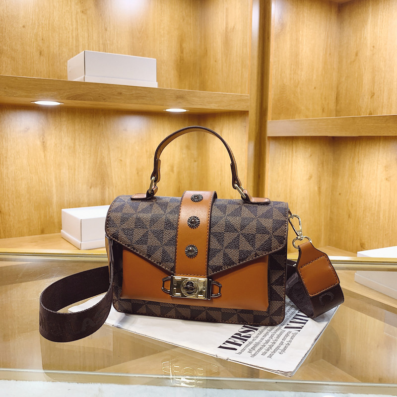 Tas Selempang Wanita Fashion – Elegan Multifungsi untuk Kondangan & Acara Formal