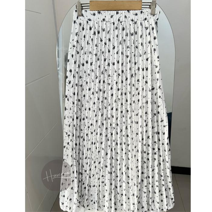 Haseena Rok Plisket Mietaa Motif Bunga Melati Mayung Biasa Style Bawahan Muslim Anti Nerawang Pleats