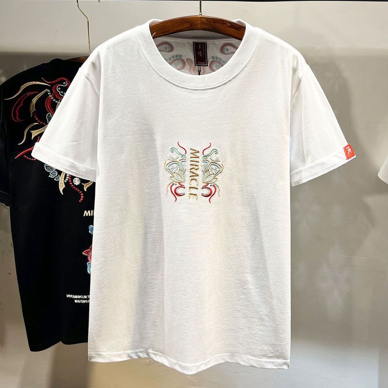 Kaos Pria Bordir Nasional 2024 Regular Shoulder Crew Neck Basic Top Casual Look