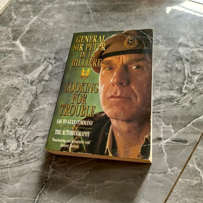 GENERAL SIR PETER DE LA BILLIERE - LOOKING FOR TROUBLE SAS TO GULF COMMAND THE OUTOBIOGRAPHY-C1