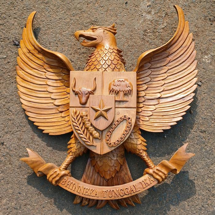 Patung Garuda Pancasila Ukiran Garuda Kayu Jati Finishing Natural Hiasan Dinding bNs