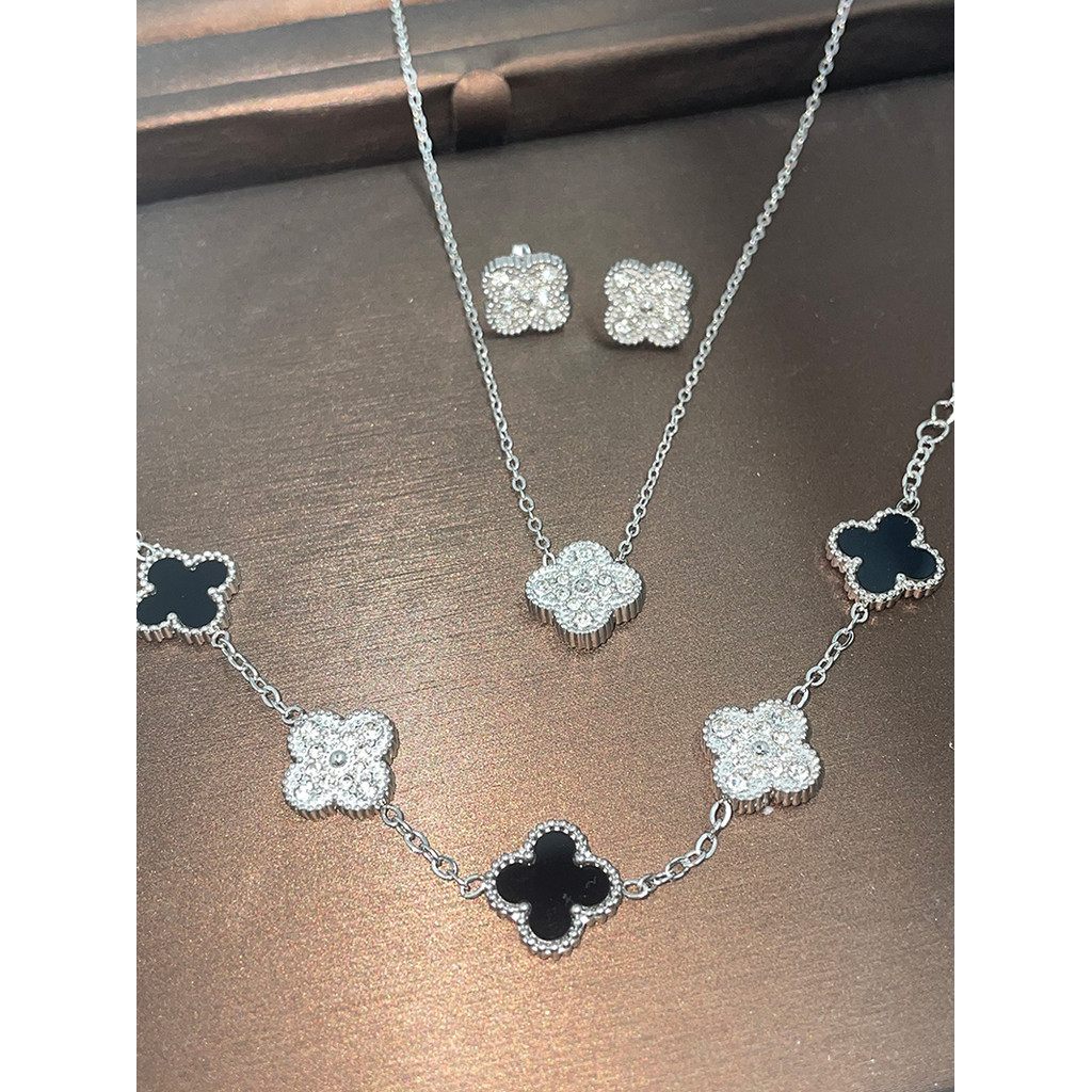 Set tiga potong perhiasan wanita semanggi empat daun titanium vintage (anting-anting + kalung + gela