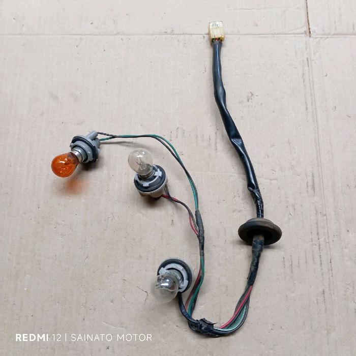 socket soket stoplamp stop lamp lampu belakang Avanza Xenia Lama copotan