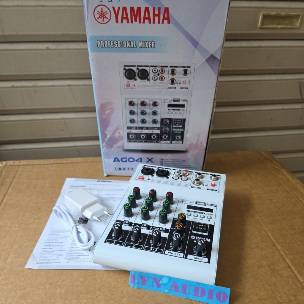 MIXER AUDIO YAMAHA AG04X BLUETOOTH PLUS EFFECT VOCAL USB INTERFACE MIXER 4 CHANNEL