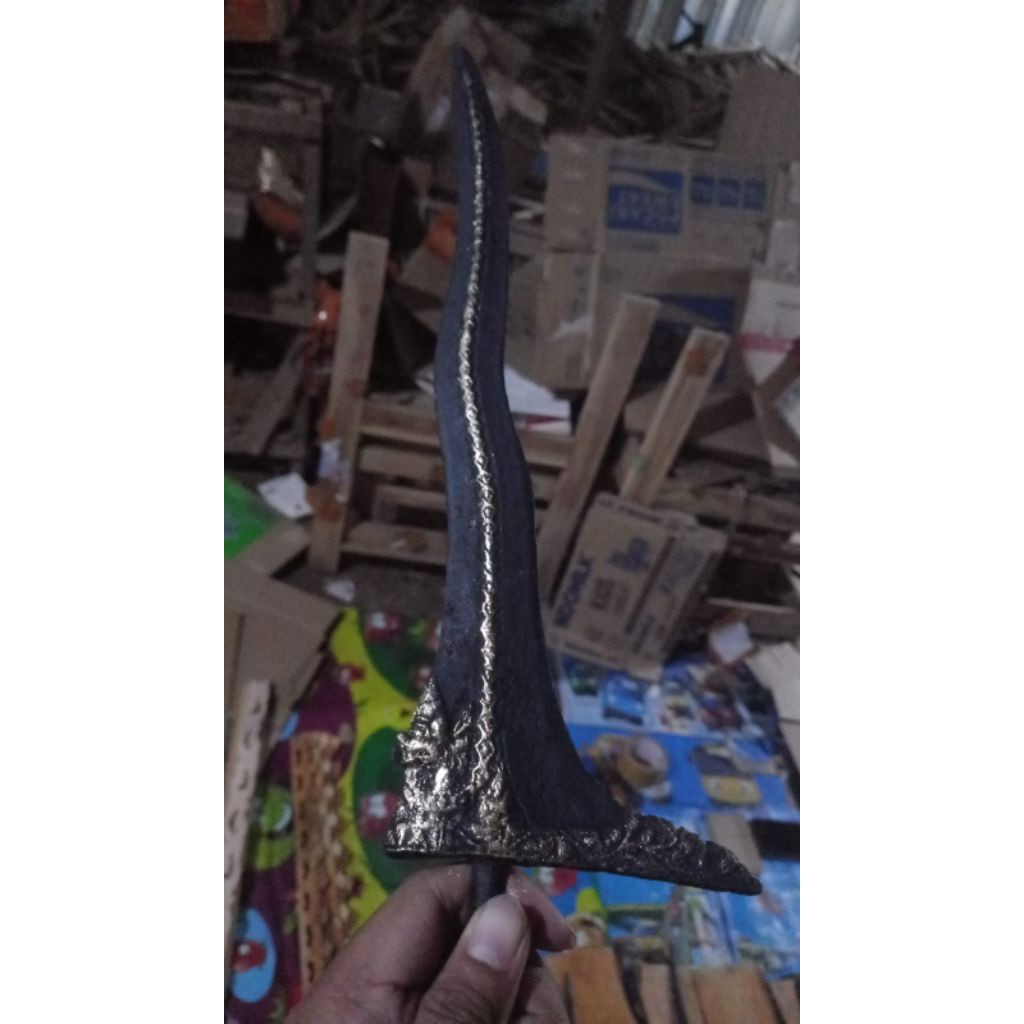 Keris Kayu Ukir Naga Kinatah Emas