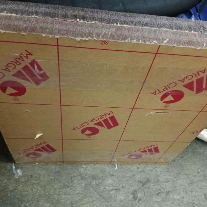 akrilik potongan tebal 30 mm x 370 mm x 370 mm