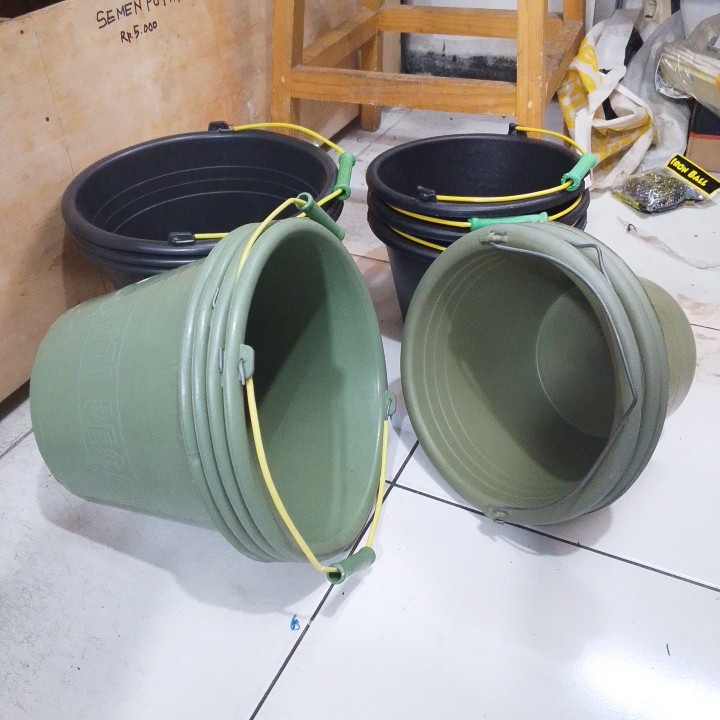 Ember PVC Hijau | Hitam, Besar | Kecil  Ember cor/ Ember plastik/Ember Tukang Bangunin