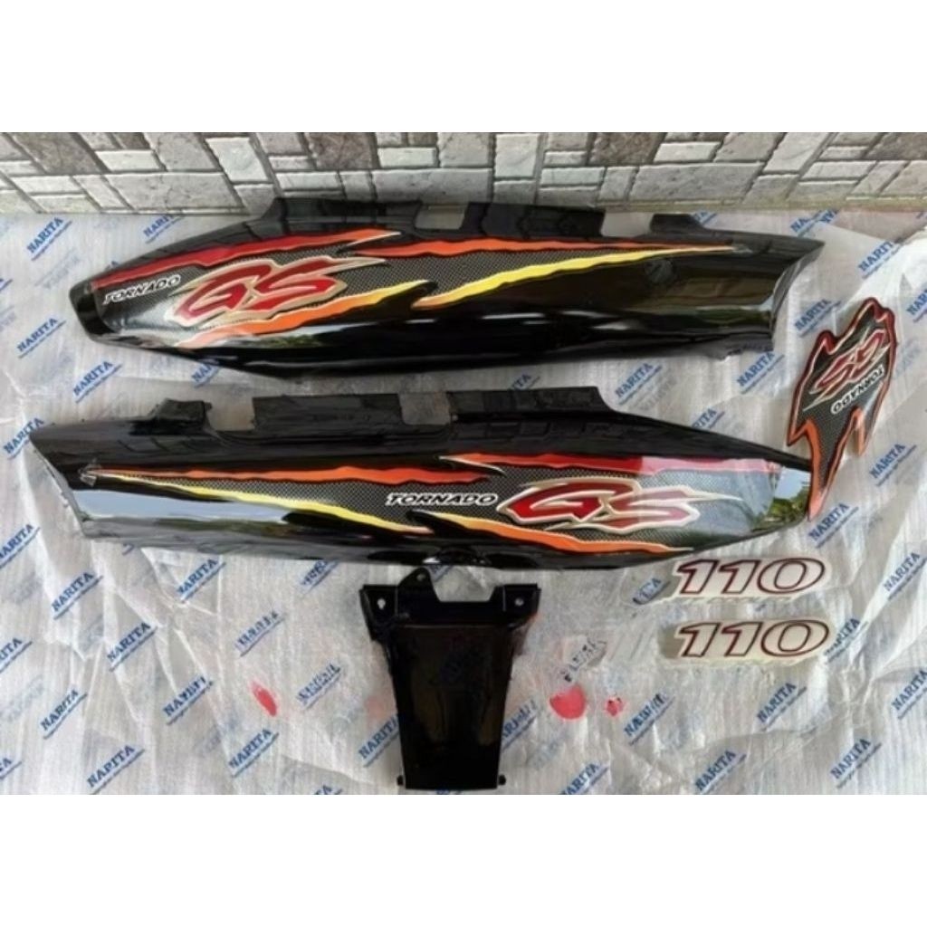 cover body belakang set + sticker suzuki tornado