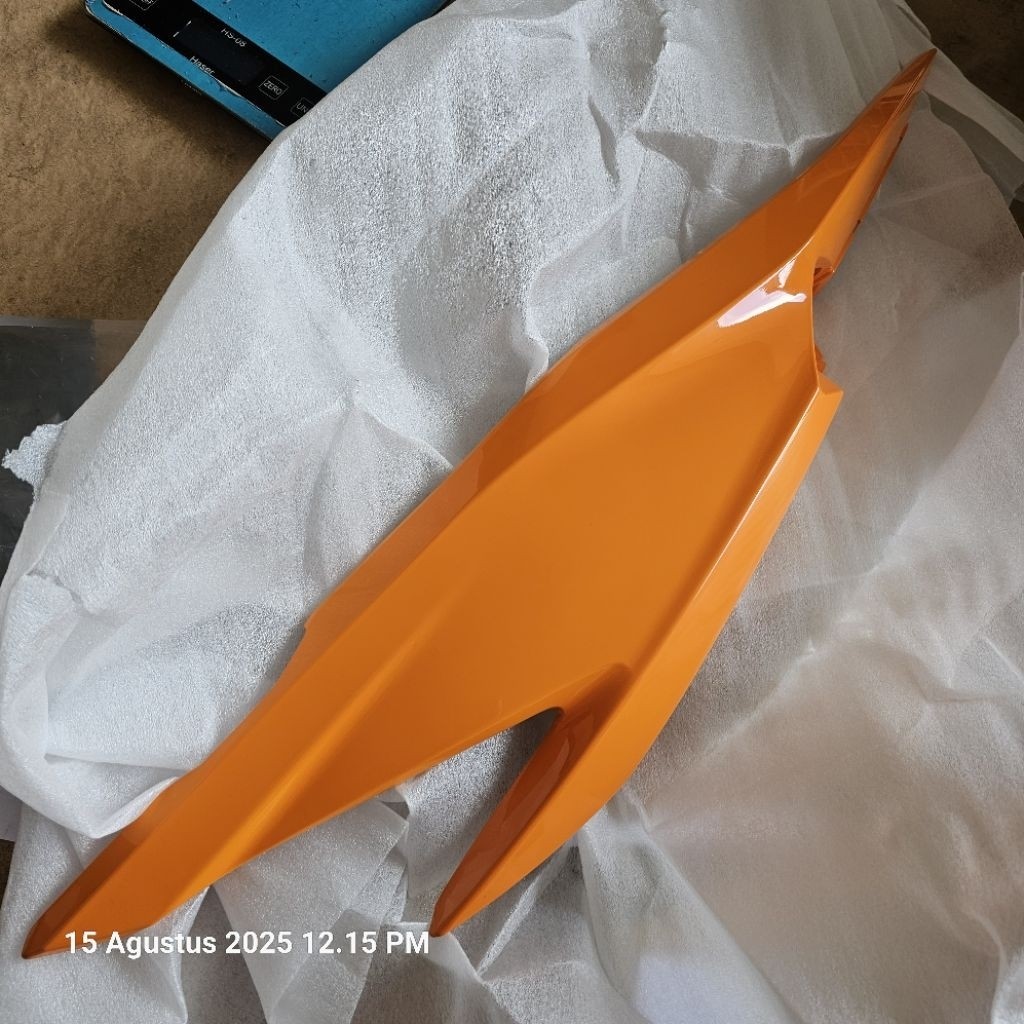 Cover body Vario 125 Fi orange kanan. 83500-KZR-600NOR