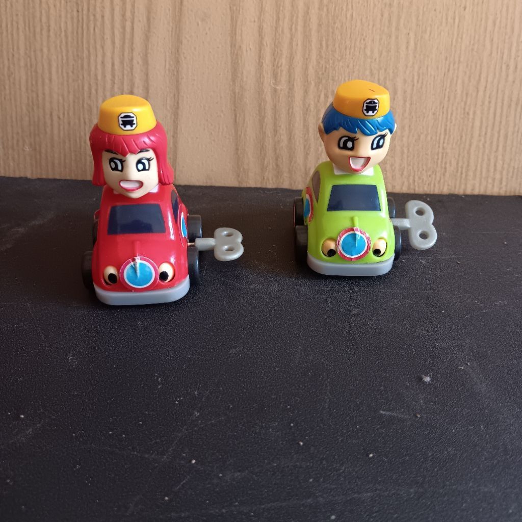 Mainan mobil dari Hoka Bento. 1 set isi 2pcs
