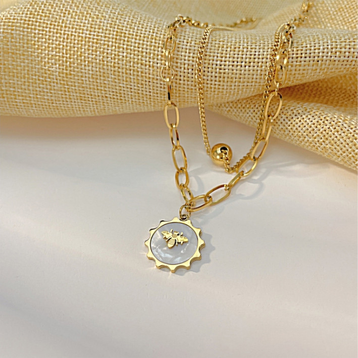 Kalung Dua Lapisan Berlapis Emas pada Stainless Steel 316L dengan Liontin Lebah Geometris — Aksesori