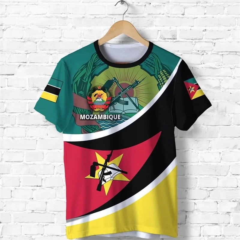 Kaos olahraga dengan gambar bendera Mozambik. Kaos cetak baru bertema negara-negara Afrika untuk pri