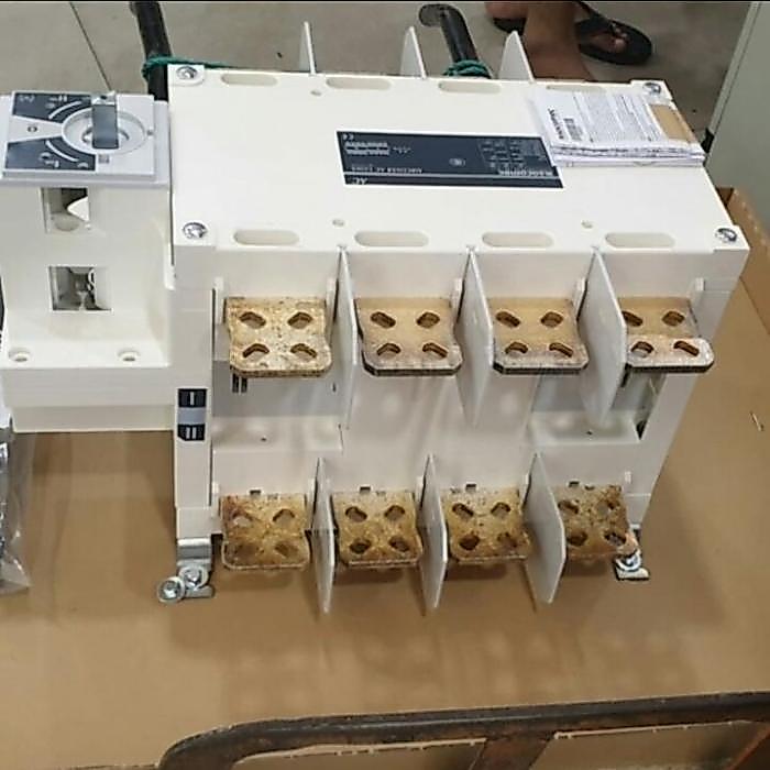 CHANGE OVER SWITCH SOCOMEC/ COS SOCOMEC SIRCOVER 4P 1250A