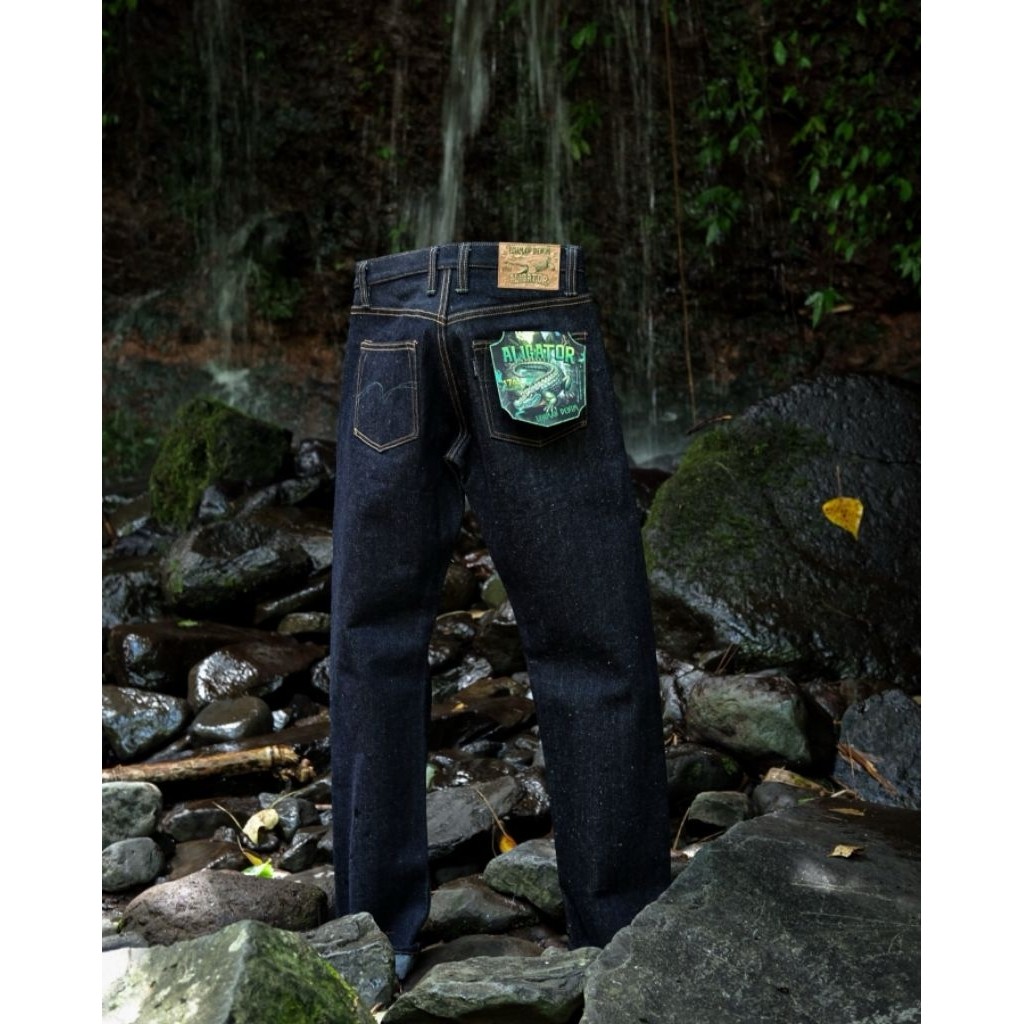 denim izhman aligator 17 oz SZ 30