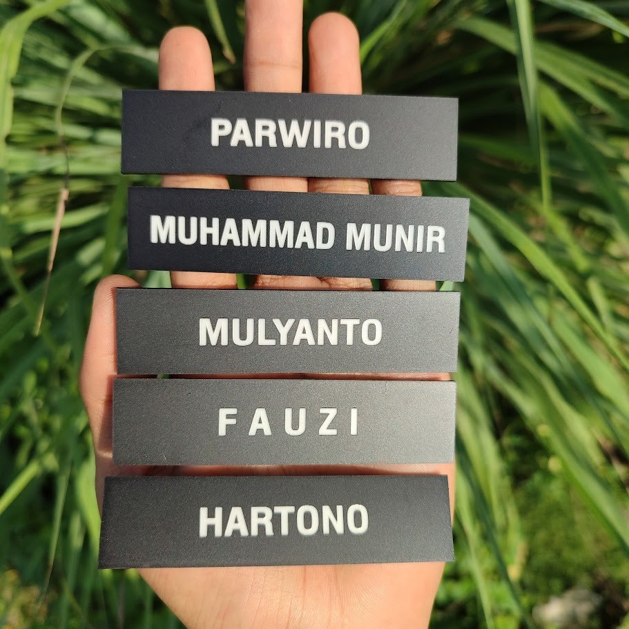 

SEHARI JADI !!! NAME TAG GRAFIR LASER | PAPAN NAMA DADA AKRILIK DOFF GRAFIR LASER | NAMETAG PREMIUN GRAFIR MAGNET PENITI