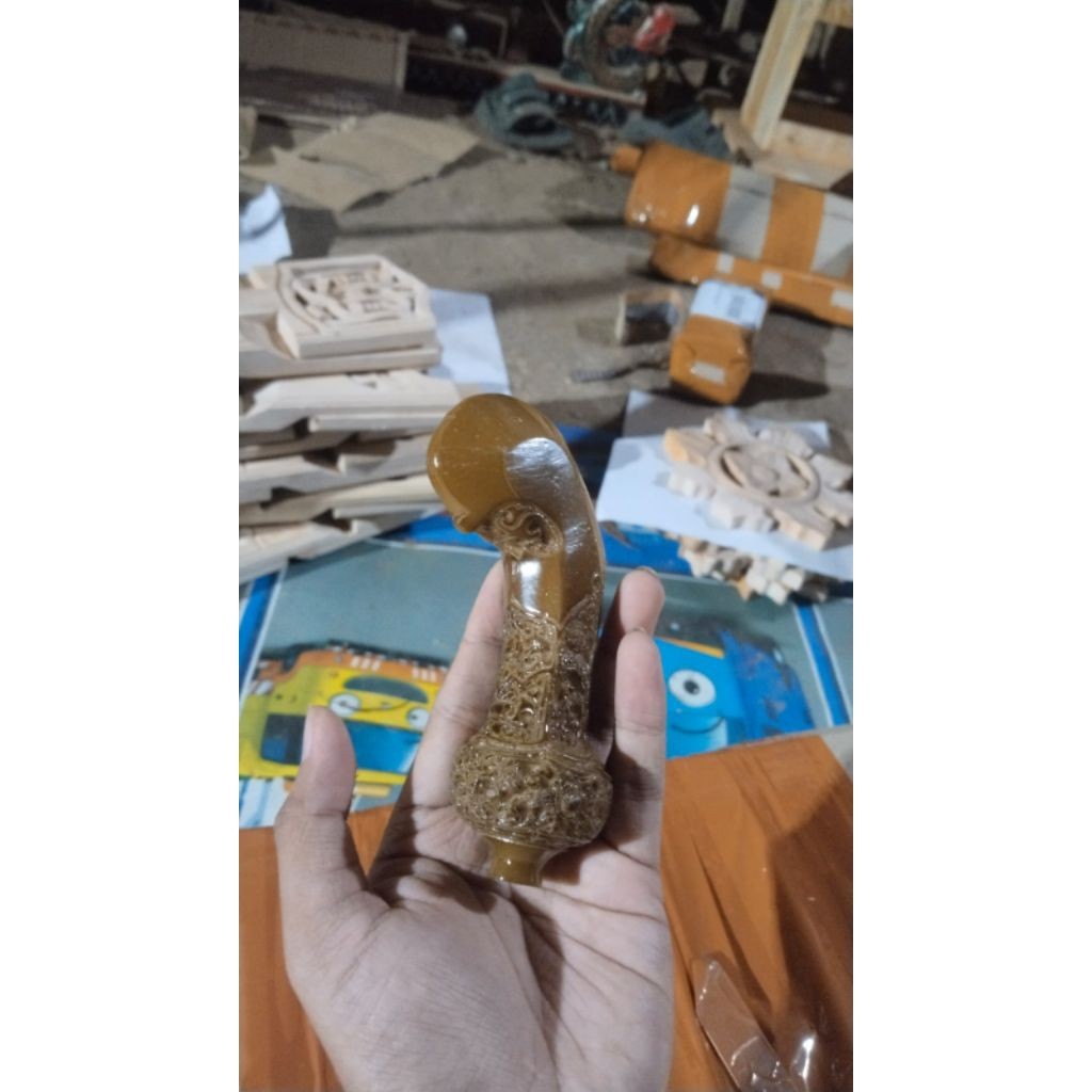 Deder Keris Solo Model Ukir Cecek Lung Lungan Handle Gagang Hulu Keris Halus Plitur Glossy
