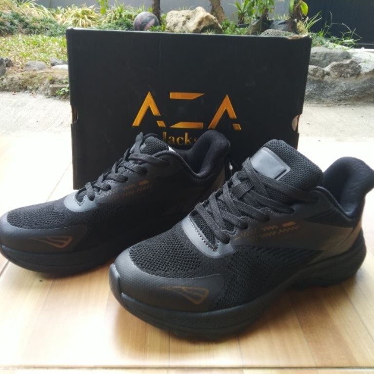Sepatu sekolah Olahraga Pria Hitam Abu-Abu Model Netral Dengan Logo Emas, Sol Tebal Nyaman merk AZA 