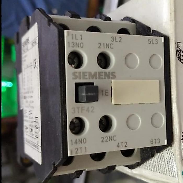 KONTAKTOR SIEMENS TYPE 3TF42 11E 220VAC