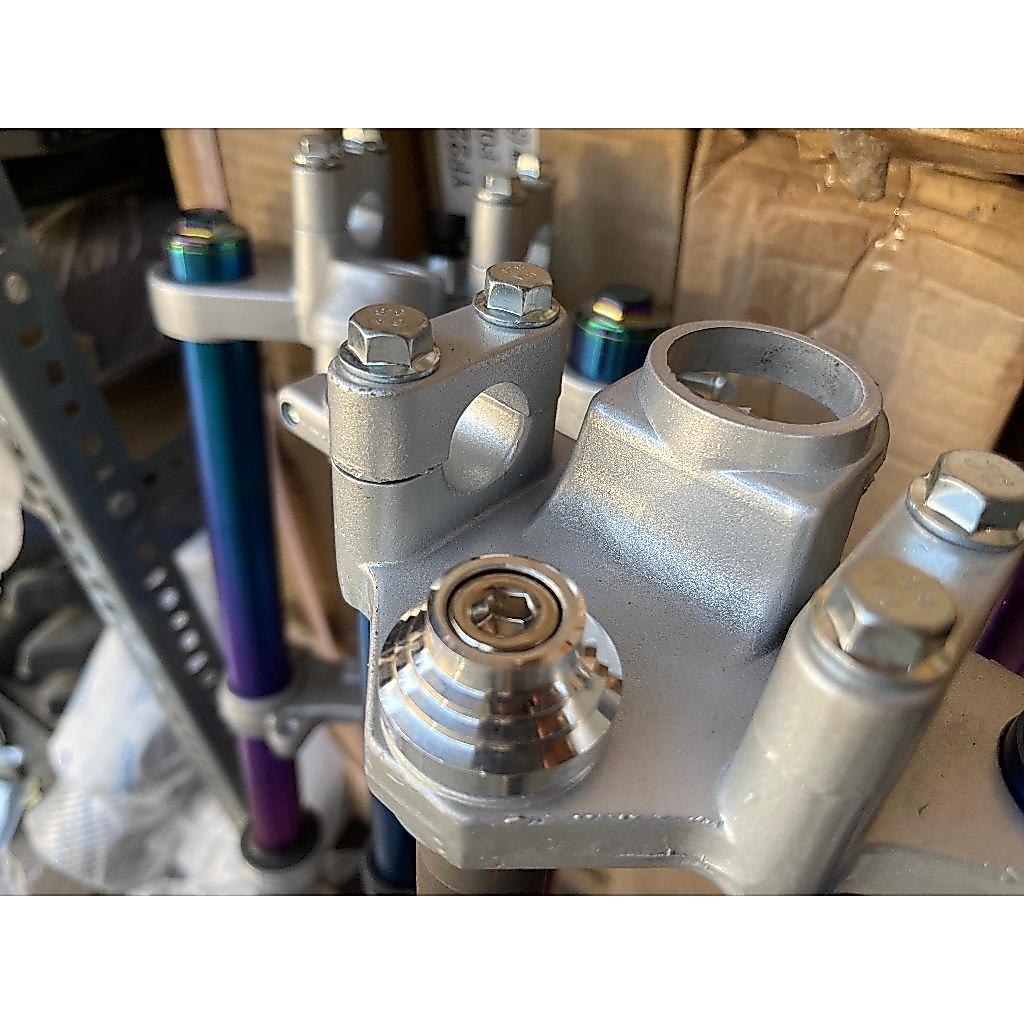 Baut segitga variasi Rx King