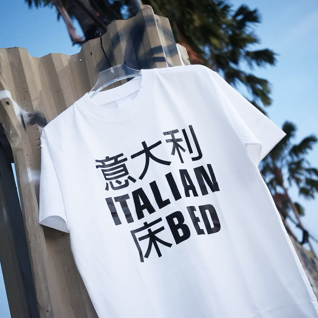 Tshirt ITALIAN BED - HK WHITE - Official Merchandise